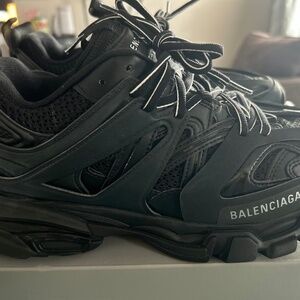 BALENCIAGA size 8.0